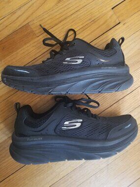 Skechers Women's Size 8 Black Sneakers